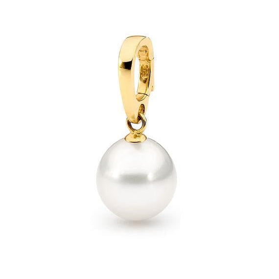 An Agatha Edison Pendant with a white Edison pearl drop suspended from a gold bail.